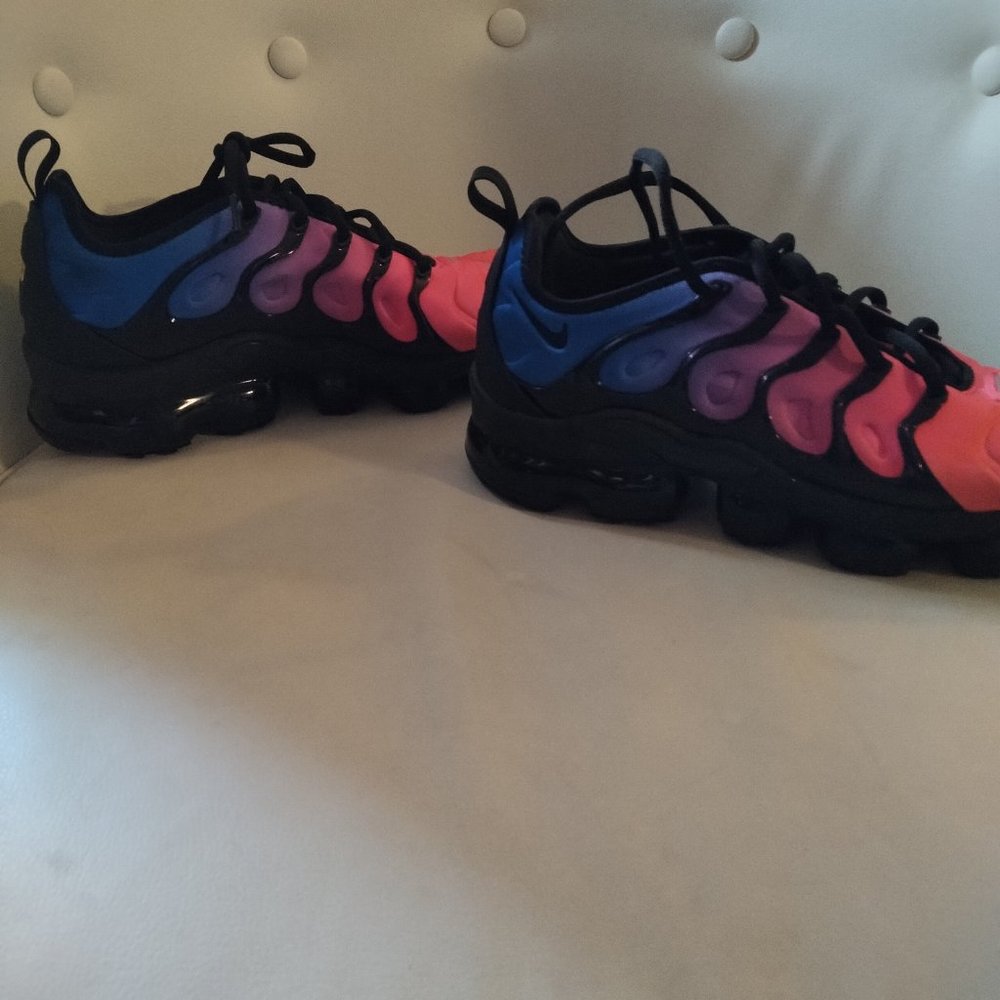 Women's 9.5 Nike Air Vapor shoes
